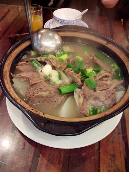 第一次来的人还在为找开关而摸不着头脑 砂锅牛肉汤好味美就是肉少点