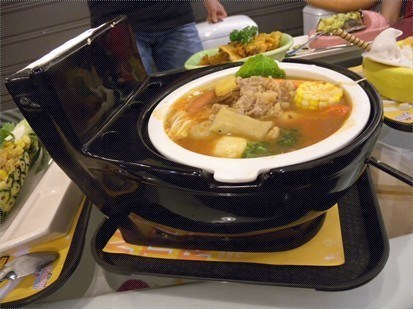 便所欢乐主题餐厅 食评 bb               容器都是马桶啊,小便池啊