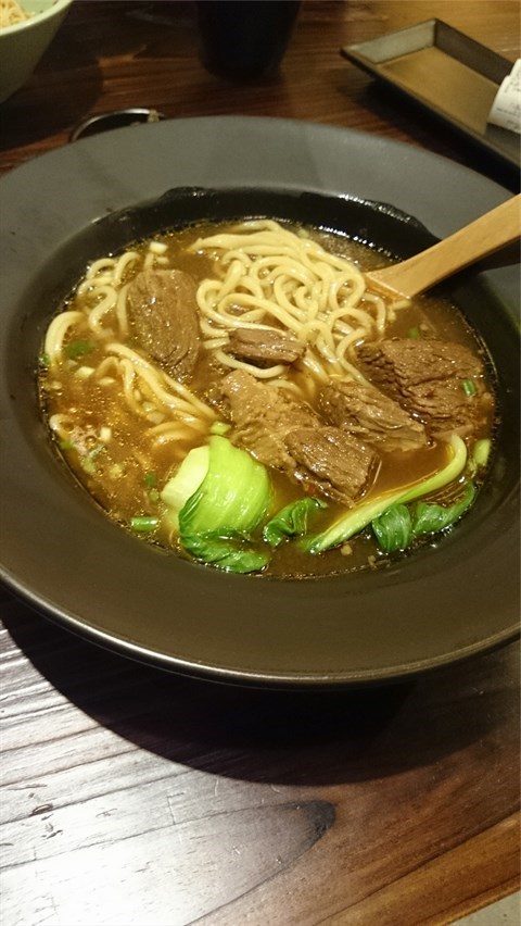 乙担挑台湾牛肉面