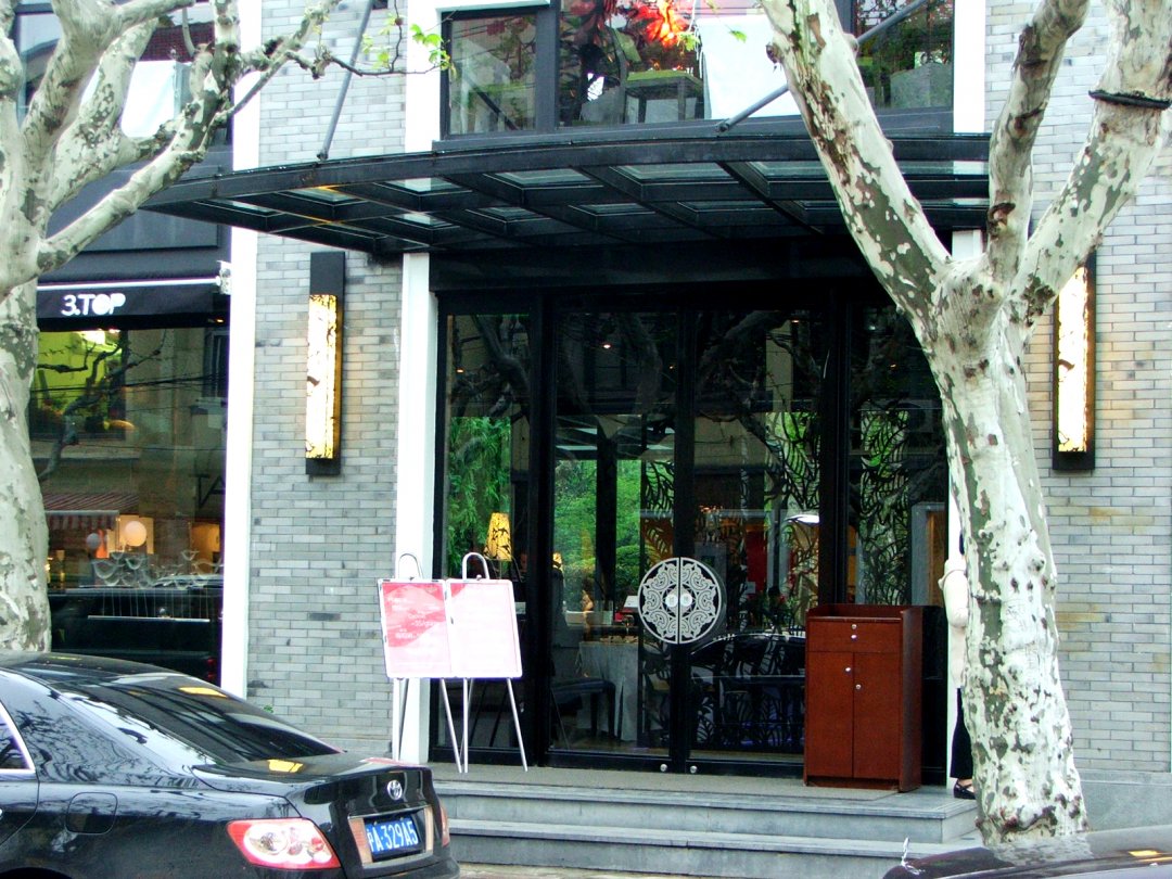 3.Top Restaurant & Bar
