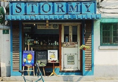 Stormy Cafe