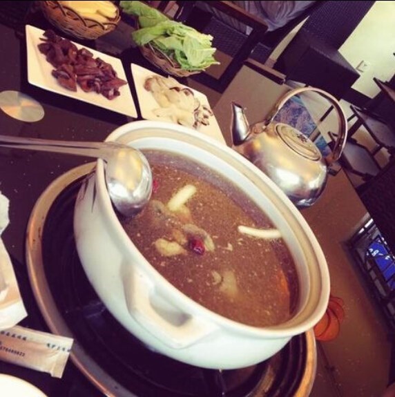 唐府养生锅物料理
