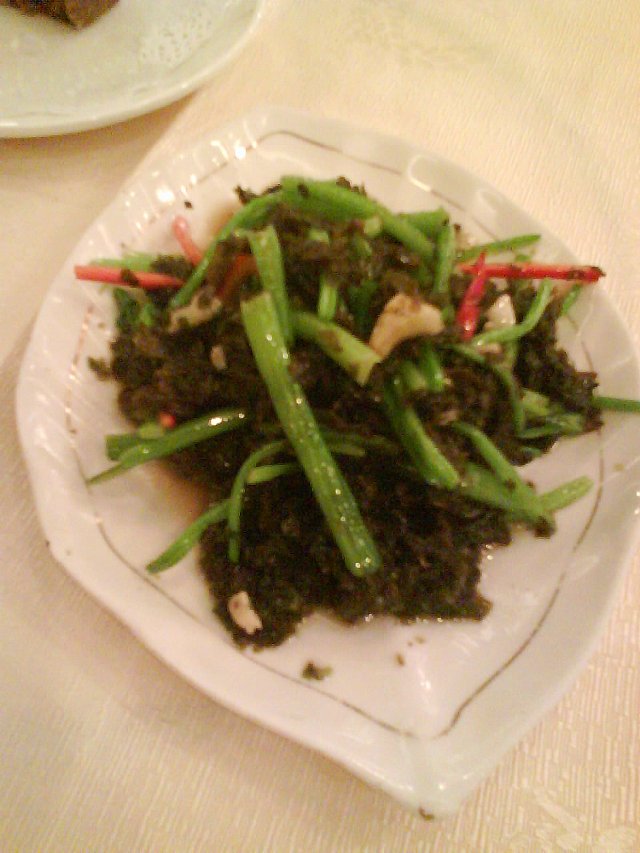 猫耳菌拌波菜