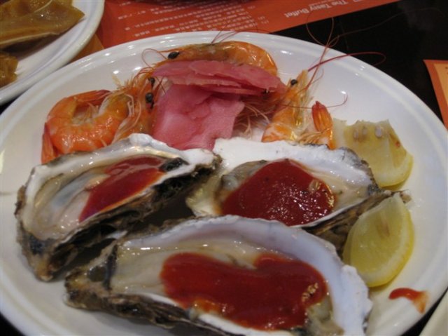冻虾（新鲜爽口超好味），冻生蚝（好新鲜，不过食唔惯）