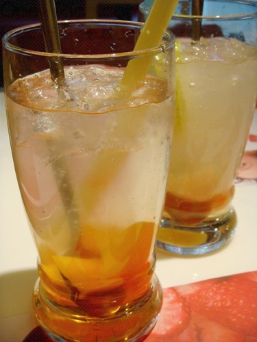 卖相唔错的士多啤梨餐厅