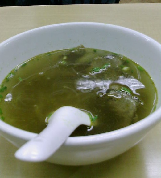 牛肉汤配小笼味道也不错