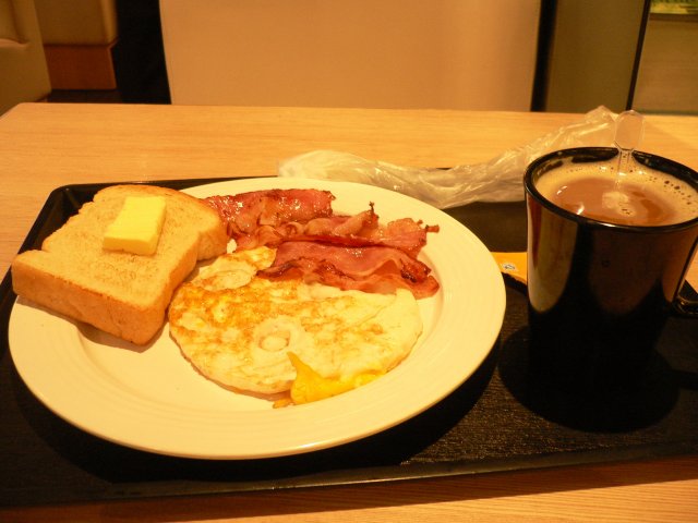 烟肉煎双蛋+咖啡