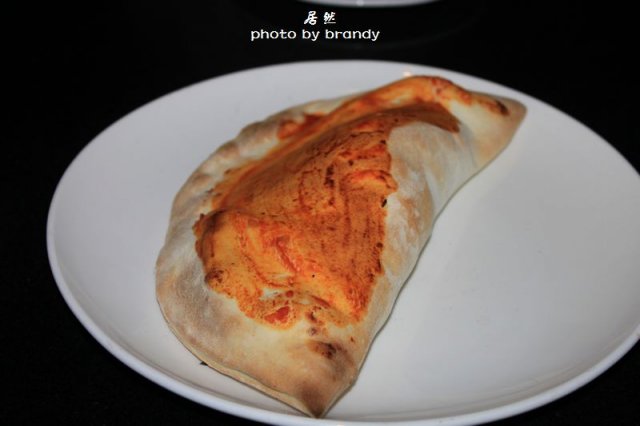 超有特色的牛角piza！ pizza很丰满！看着流口水阿！