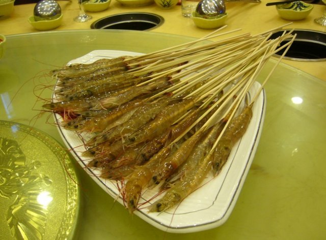 正 深海虾，煮熟后服务员细心地去掉了虾头，好感动噢