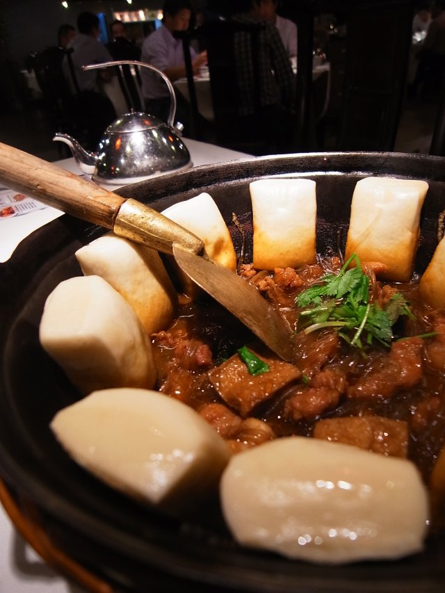 小雞貼饃Braised Chicken Served with Pita Stickers