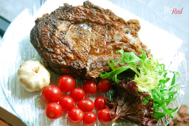澳洲谷饲的带骨肉眼牛排