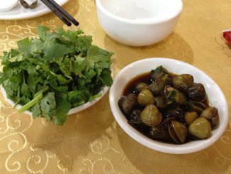 差。餐前送的，蚬不好吃且有点脏的感觉