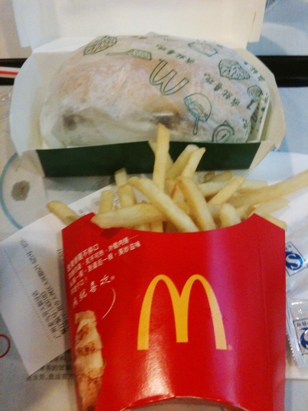 板烧鸡腿汉堡同薯条