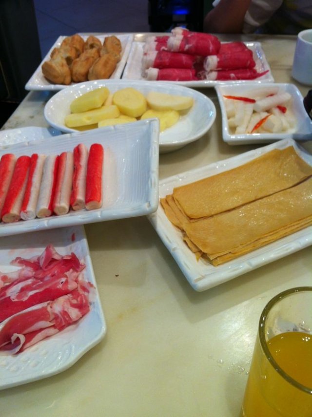 蟹柳、豆腐皮、土豆、肥羊、牛肉等