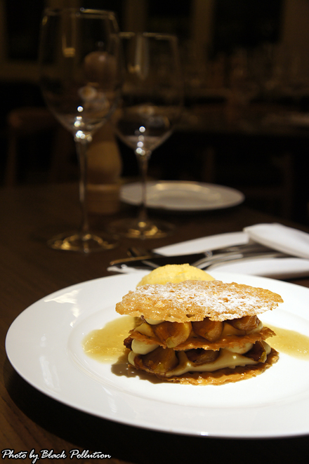 焦糖苹果布丁配香草雪梨酱