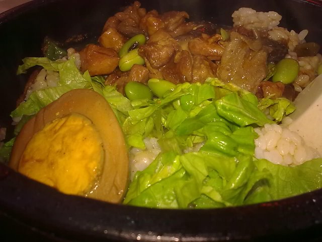 香菇鸡石锅饭