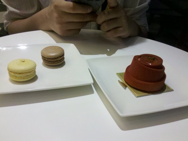 草莓慕斯+马卡龙