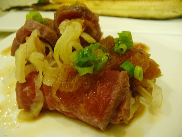 炙烤牛肉洋葱卷