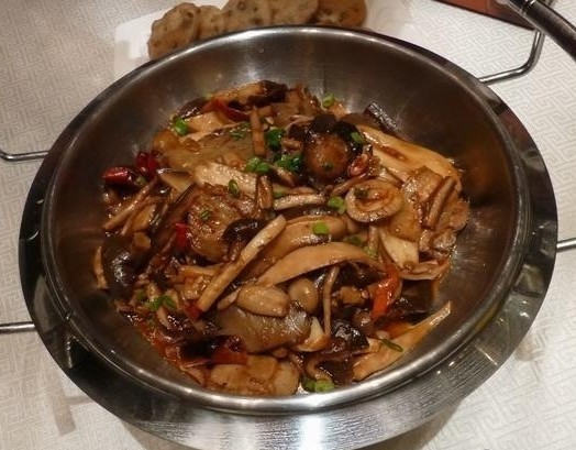 干锅什锦蘑菇
