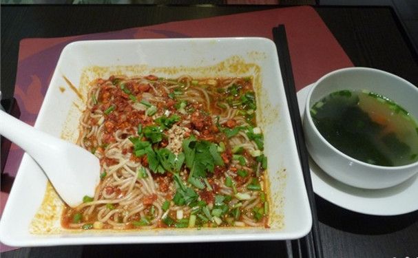 麻辣肉臊捞面