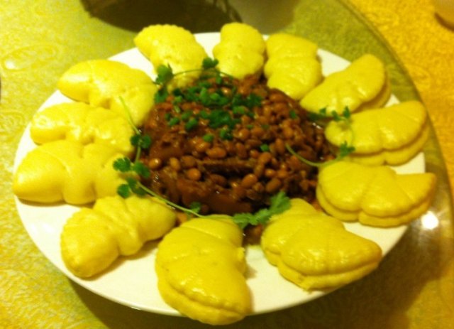 腊八豆蒸猪尾