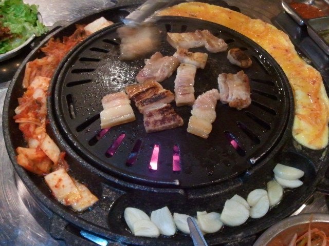 开始烤肉罗
