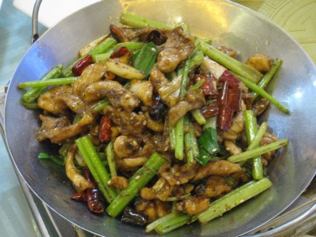 干锅风味兔