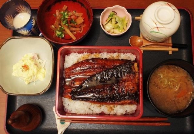 鳗鱼盖饭