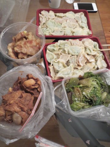打包的饺子骨头锅包肉