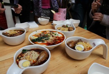 豆花面、鸡腿面
