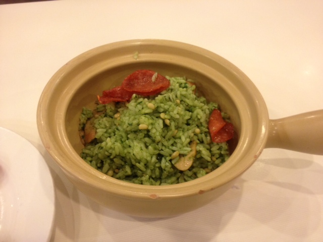 菠菜松仁香肠饭