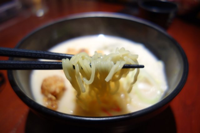 炸鸡块豚骨拉面