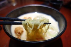 炸鸡块豚骨拉面
