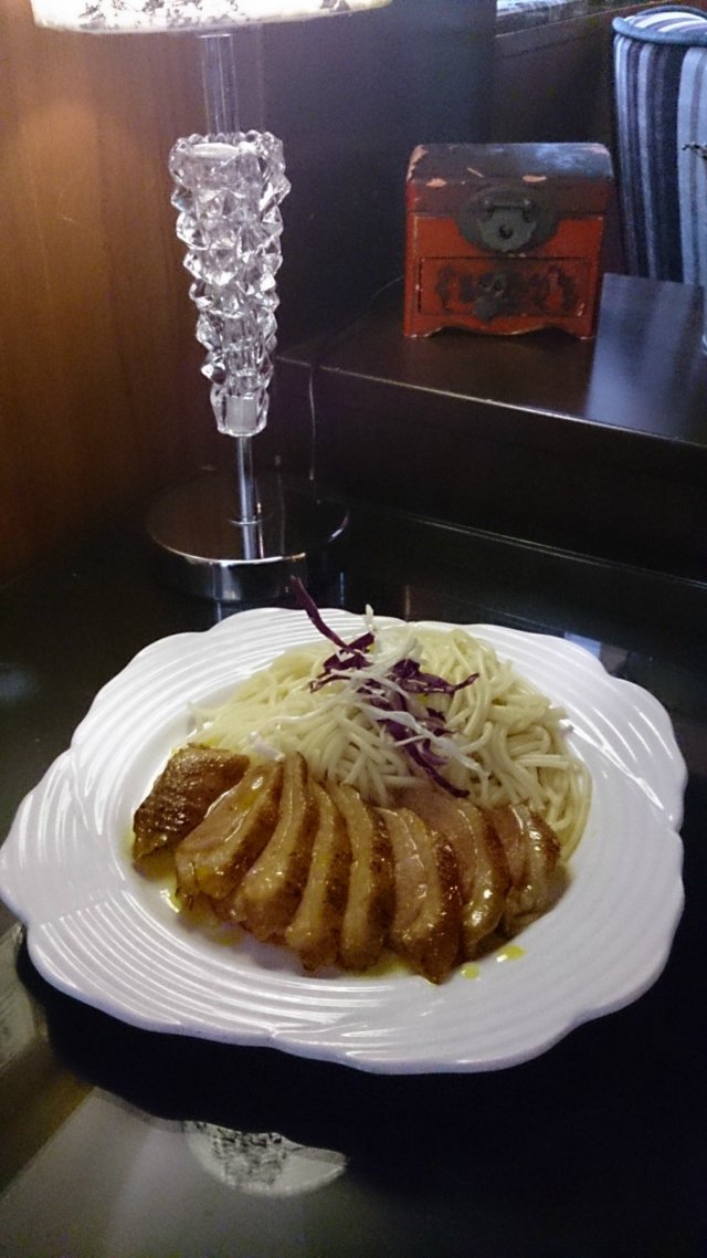 烤烟鸭胸伴意粉