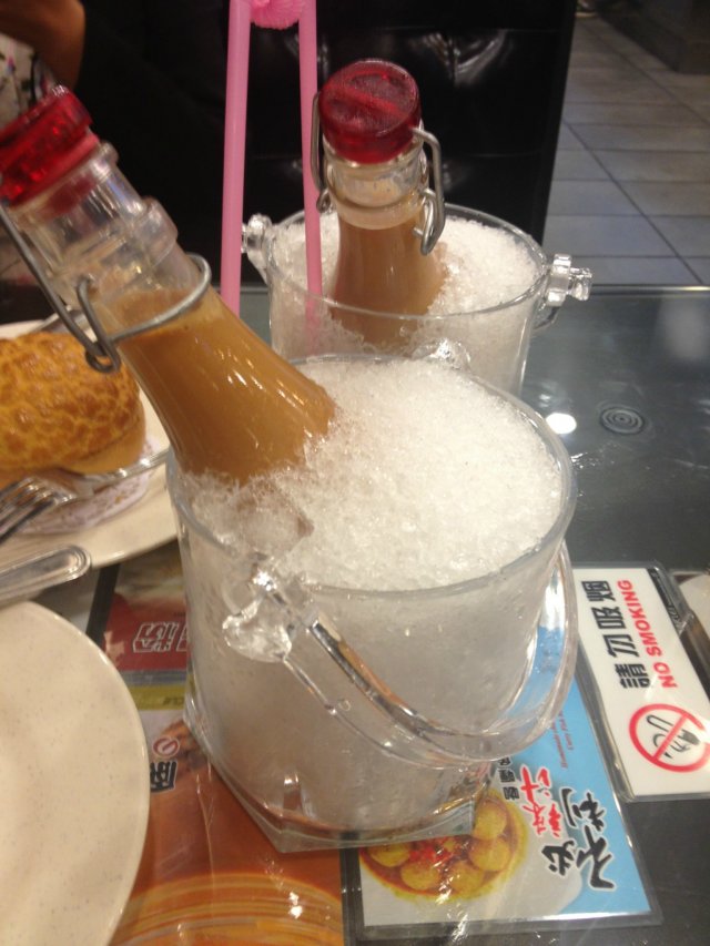 冰镇奶茶