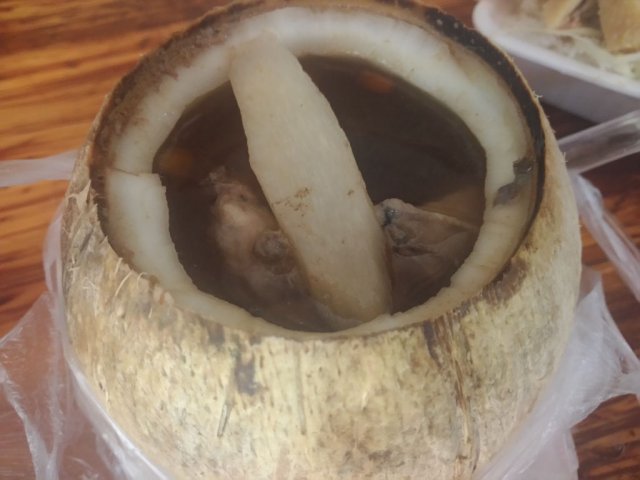 原只椰子炖竹丝鸡