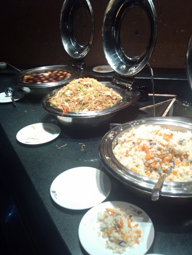 现做的手抓饭、炒面