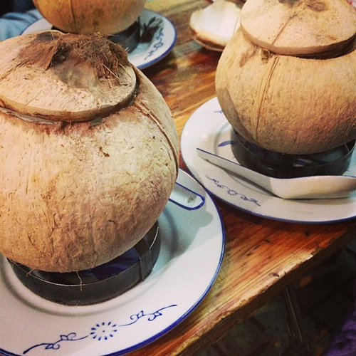 原只椰子炖竹丝鸡