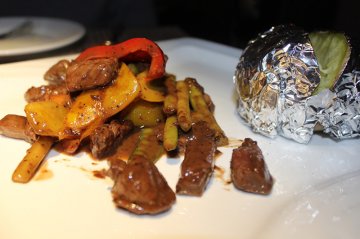 嫩牛肉烤土豆