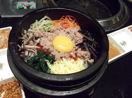 金枪鱼石锅拌饭