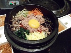 金枪鱼石锅拌饭