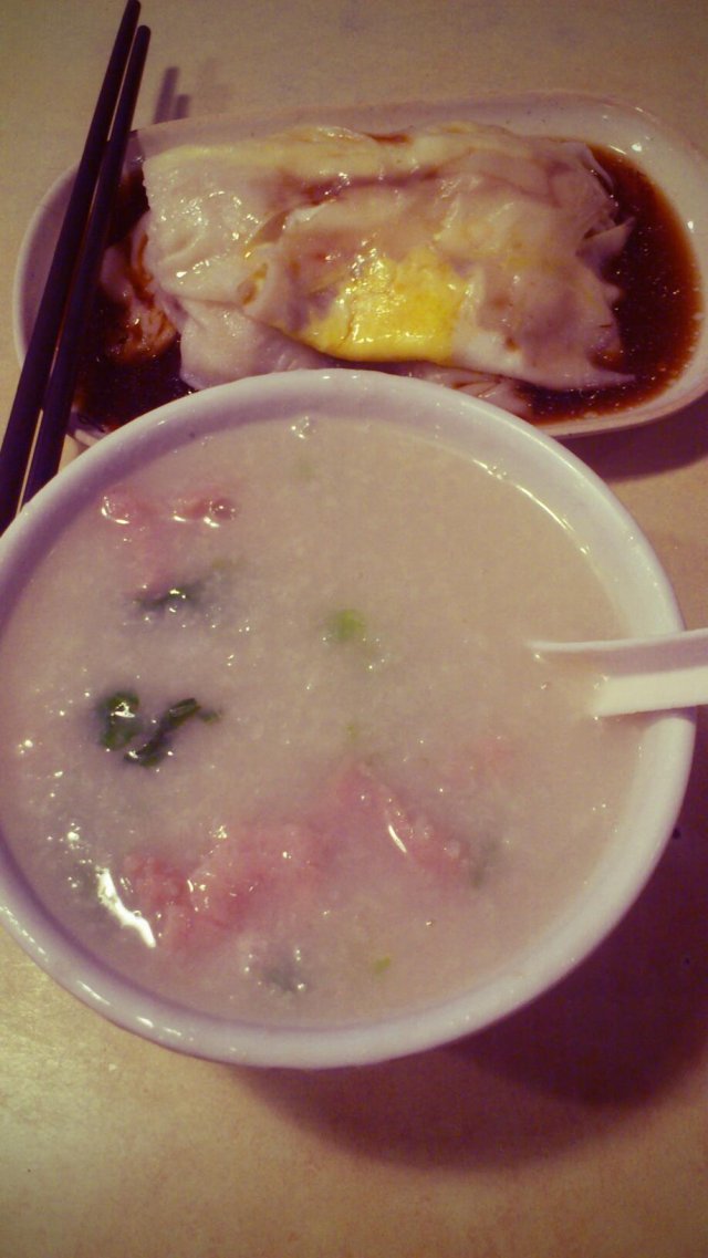 鸡蛋肠&皮蛋粥