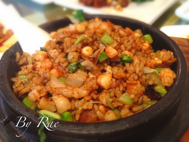 特色石锅海鲜炒饭