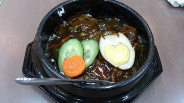 黑椒牛柳石锅饭