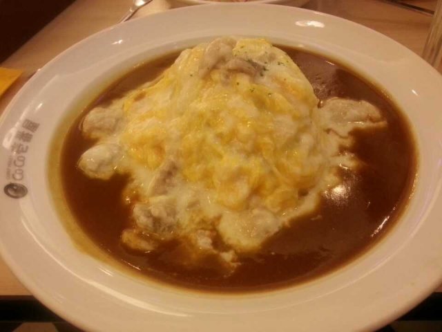 奶油鸡肉咖喱蛋包饭