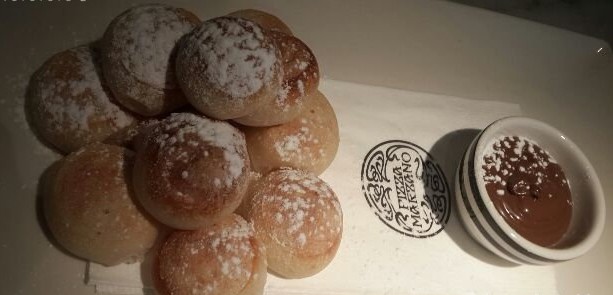 焗面包球配巧克力榛子酱