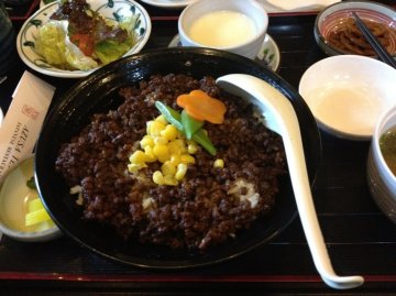 牛肉粒盖饭