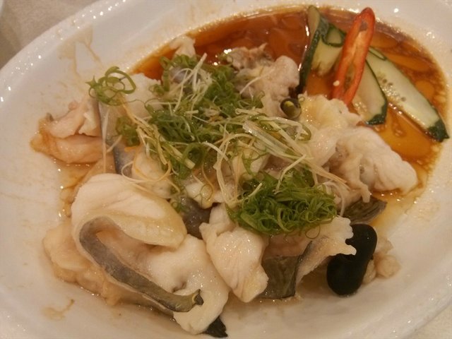 葱油淋万绿湖大骨鱼