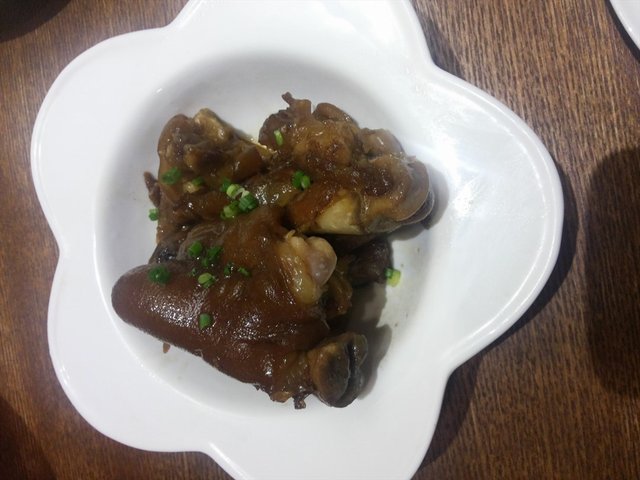 这里是两个