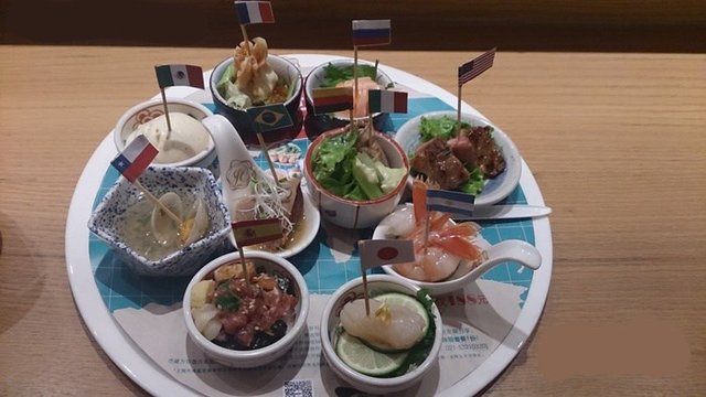 东西很好吃，食材也很好，就是量比较少，日料本来就量少，又是mini版的，不够吃